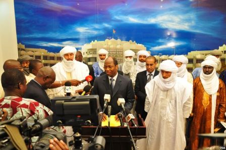 Ansar Dine und MNLA in Ouagadougou (c) VOA