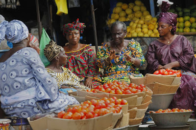 Frauen auf dem Markt in Banjul (c) Ifad