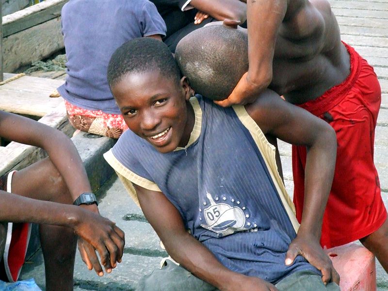 Jugendliche in Conakry (c) Sebastian Losada- upload by MagnusManske