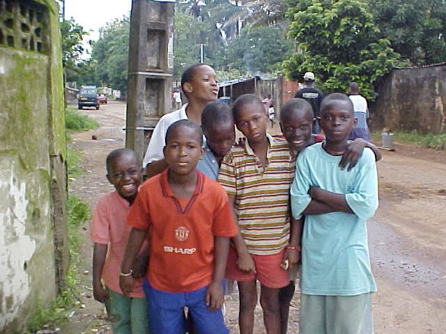 Stra&szlig;enkinder in Guinea (c) Jeff Attaway - upload by Albert Herring