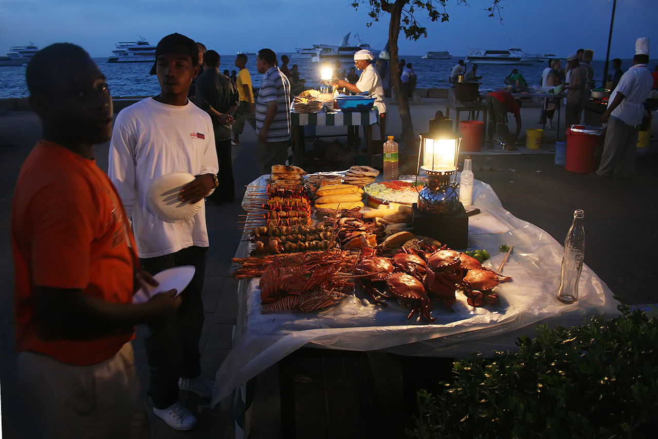 Zanzibar Forodhani_park food stand (c) MuhammadMahdi Karim GFDL_1.2