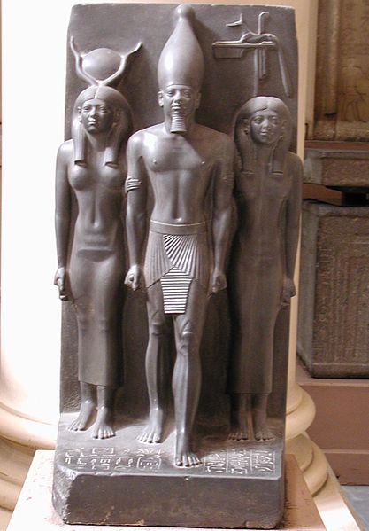 Mykerinos mit Göttin Hathor zu seiner linken (c) Gerard Du