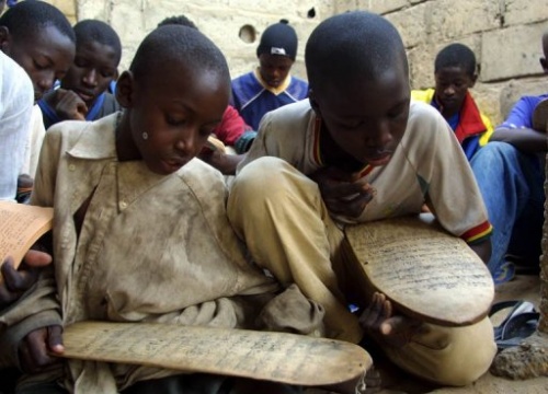 Jungen in einer Koranschule in Mali (c) AFP