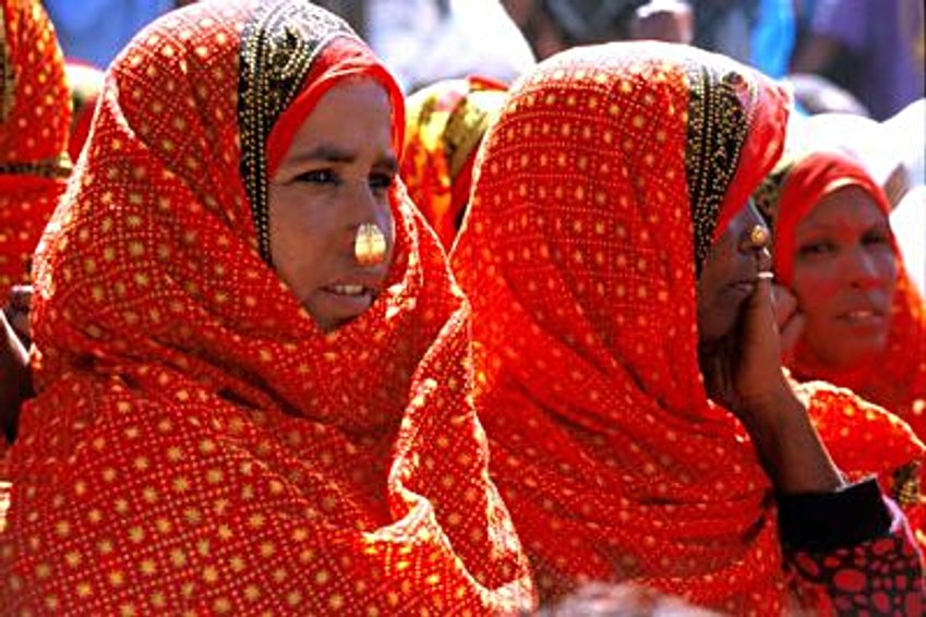 Eritreerinnen in Festkleidung (c) Saho CCBY SA 2.0