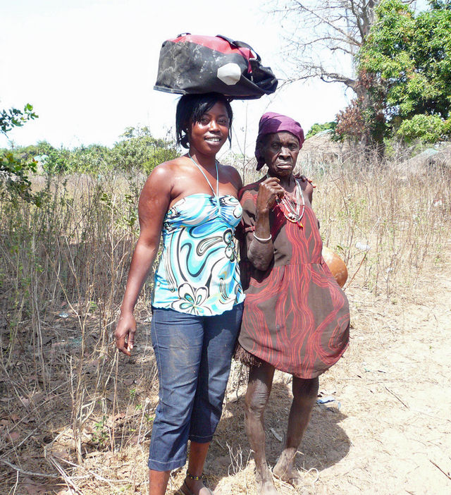 Guinea-Bissau/Femmes_bijago-Orangozinho (c) Ian-Bijagosuitteorangoz inho CC BY SA 2.0