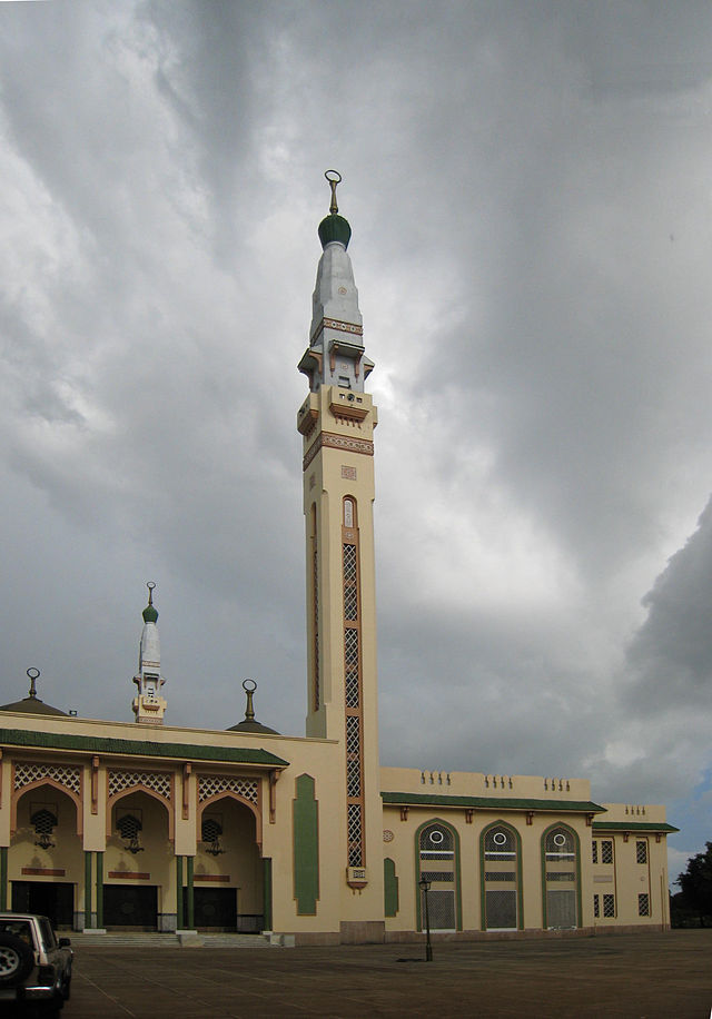 Grande Mosquee de Conakry (c) Dbal - upload by PaweIMM