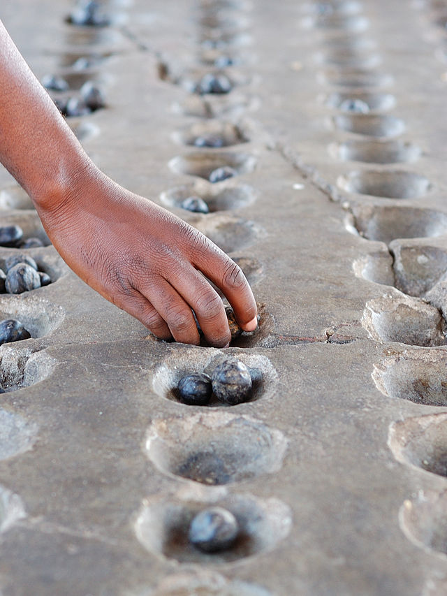 Mancala, das afrikanische Bohnenspiel (c) Rosino