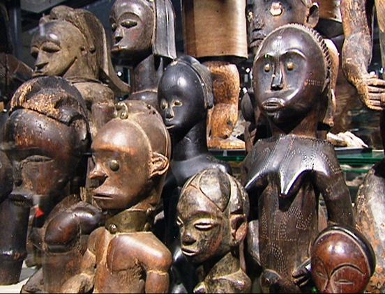 Afrikanische Masken aus Holz (c) h.Grobe CC BY SA 3.0