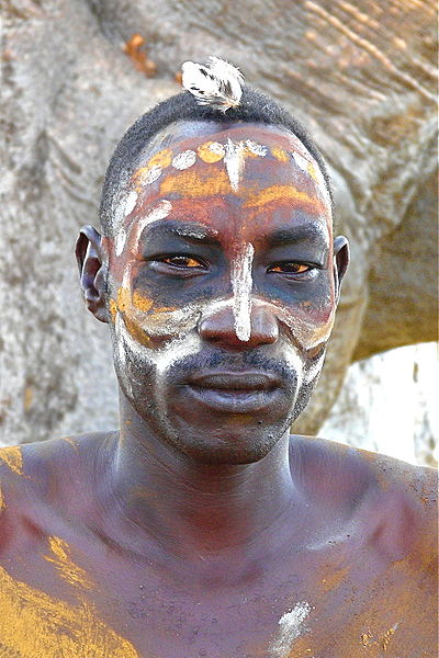 Ein Nubier mit traditioneller Gesichtsbemalung (c) Rita Willaert